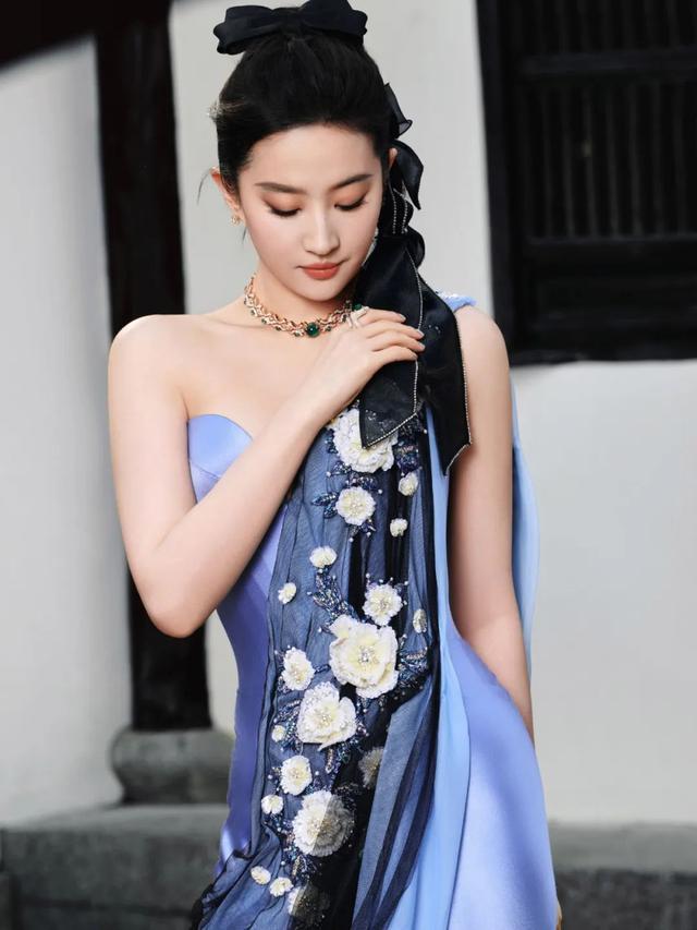 38岁刘亦菲生图又翻车？你别穿抹胸了！(图7)