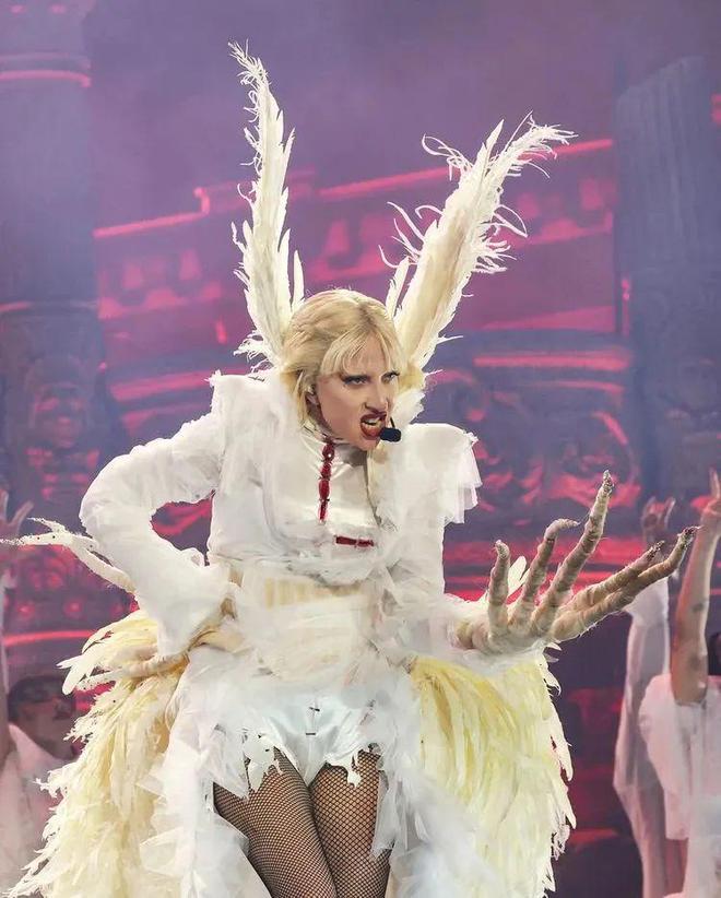 科切拉舞台再度“封神”只有 LadyGaga才能“怪”得毫不违和(图8)
